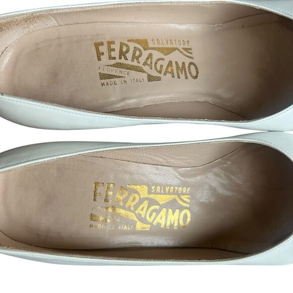 Salvatore Ferragamo Women’s Vintage 90s Round Toe White Leather Pump Heels Sz 5 - Picture 5 of 15